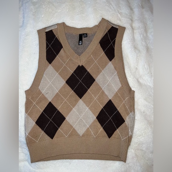 brown sweater vest - Picture 1 of 4